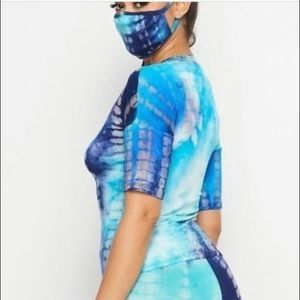 Women chill set with mask